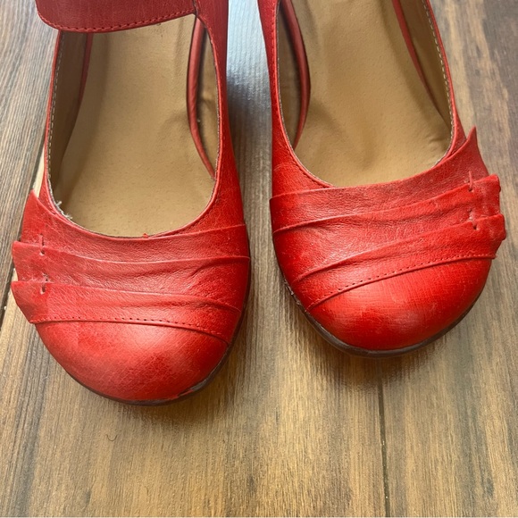 Miz Mooz Carolina – Red Mary Jane Heels – Size 37 - Picture 5 of 9